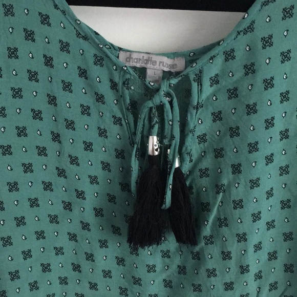 Tassel-tie Peekaboo sleeveless blouse - Picture 2 of 5